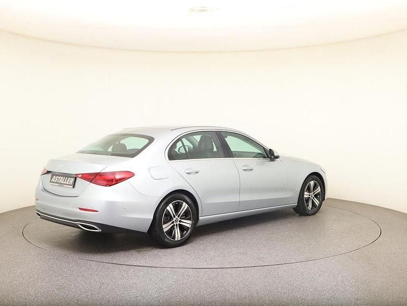 Gebraucht Mercedes C180 Avantgarde 170 PS (125 kW) 2022 Metalliclack hightechsilber (metallic) Limousine