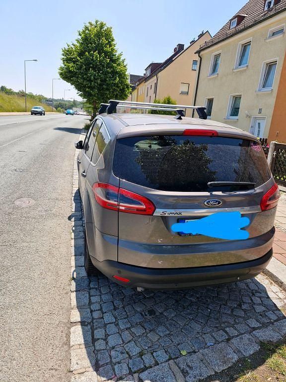 Braun Gebraucht 2012 Ford S-MAX Titanium Van / Kleinbus | 5.600 € (Fairer Preis) - Bild 1/4