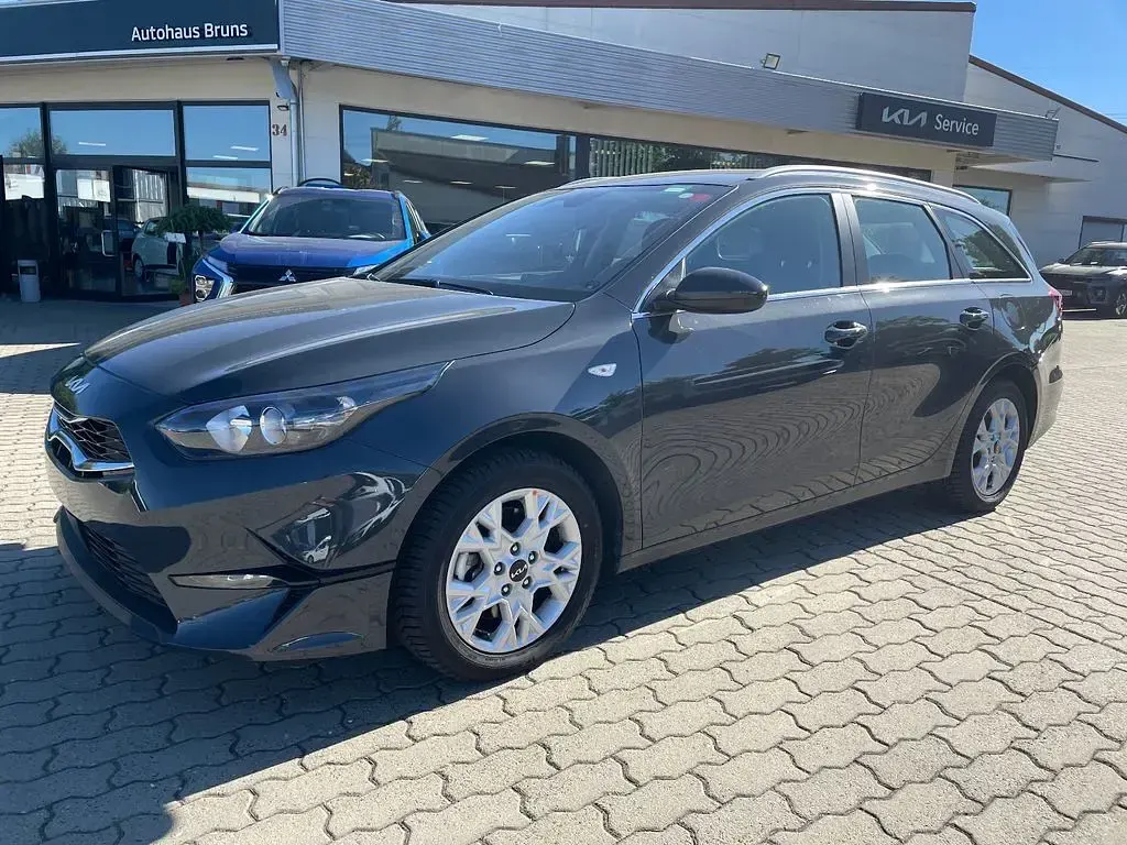 Gebraucht Kia Ceed Sportswagon Vision 140 PS (102 kW) 2025 Grau Kombi