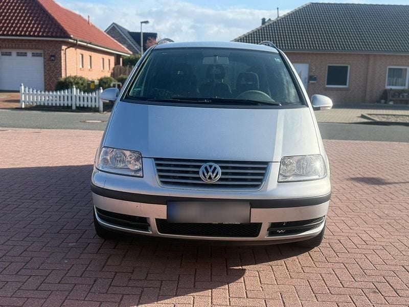 Second-hand VW Sharan 115 CP (84 kW) 2007 Argintiu Monovolum