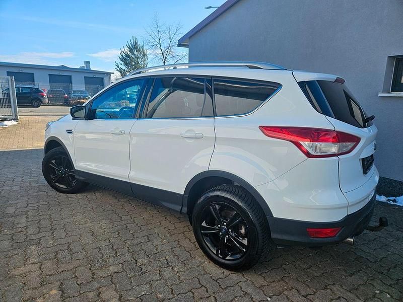 Gebraucht Ford Kuga Trend 150 PS (110 kW) 2016 Weiß SUV