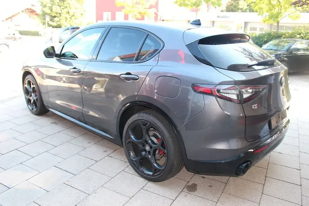 Gebraucht Alfa Romeo Stelvio Premium 209 PS (153 kW) 2023 Grau SUV
