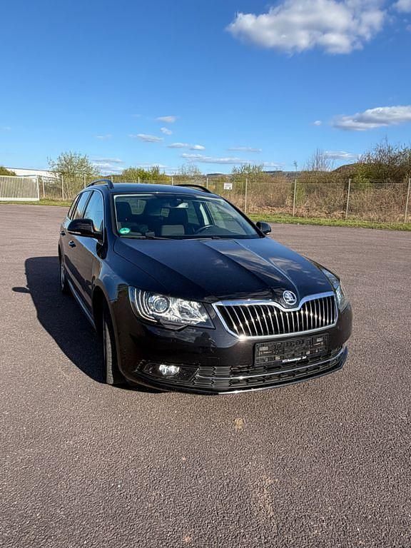 Gebraucht Skoda Superb Exclusive 140 PS (102 kW) 2015 Schwarz Kombi