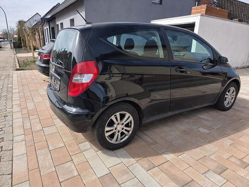 Gebraucht Mercedes A150 95 PS (69 kW) 2010 Schwarz Kleinwagen