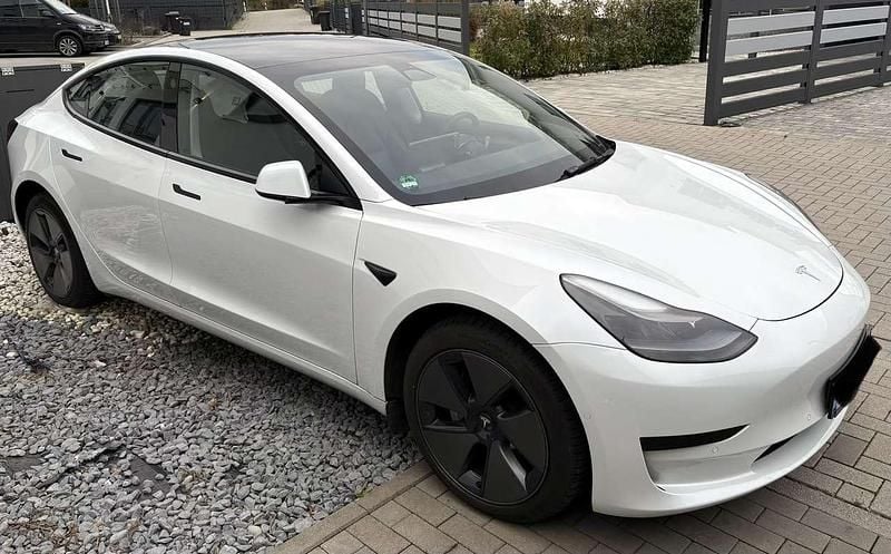 Gebraucht 2021 Tesla Model 3 Standard Range Plus Limousine | 22.000 € (Guter Preis) - Bild 1/4
