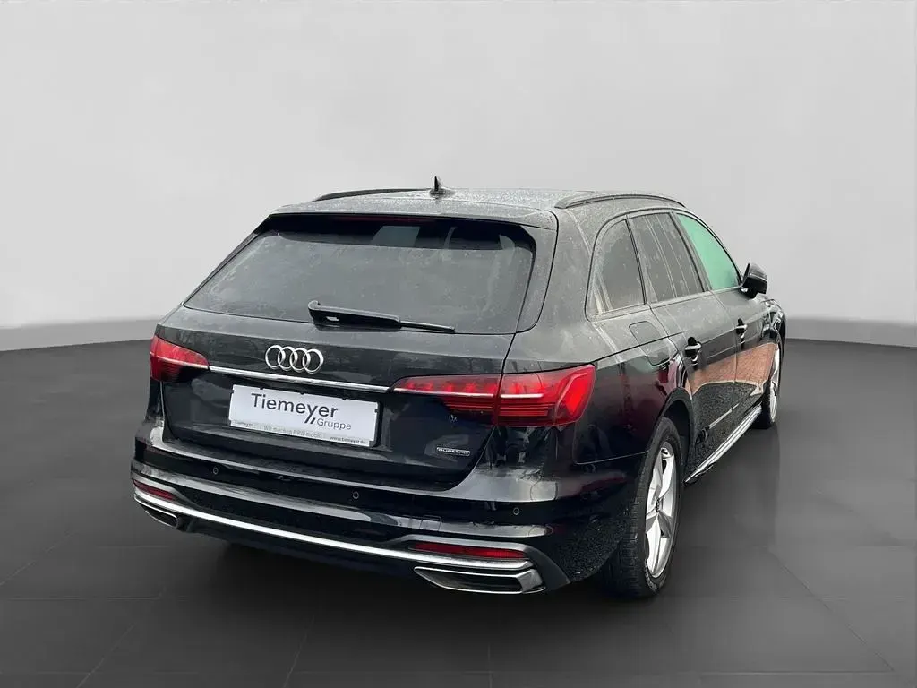 Second-hand Audi A4 Advanced 204 CP (150 kW) 2023 Negru Break