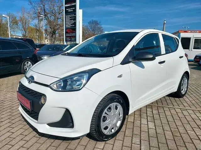 Gebraucht Hyundai i10 Trend 87 PS (63 kW) 2018 Weiß Kleinwagen