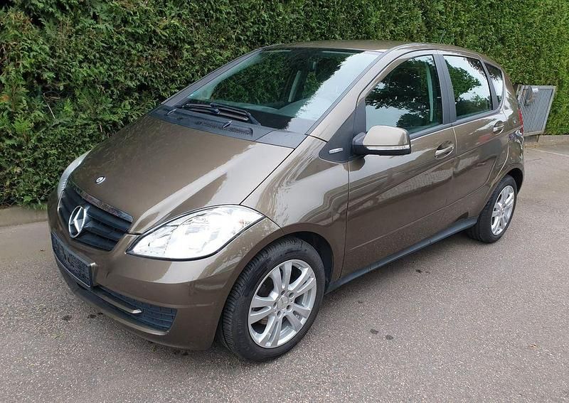 Braun Gebraucht 2011 Mercedes A160 Limousine | 2.890 € (Guter Preis) - Bild 1/4