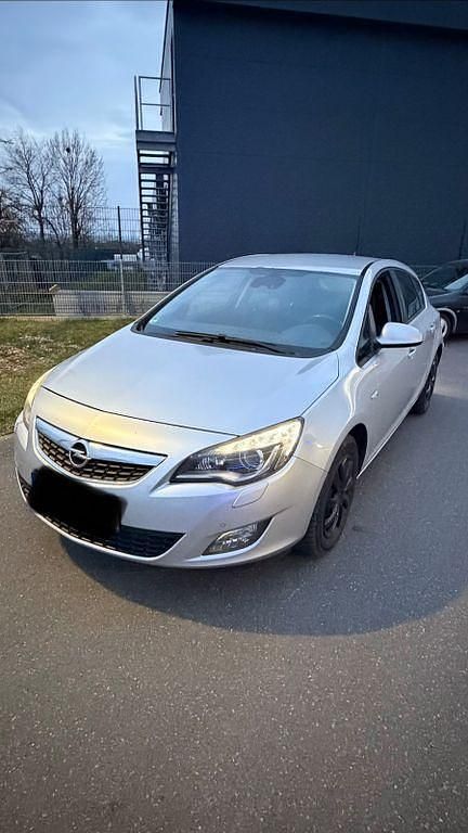 Gebraucht Opel Astra Edition 110 PS (80 kW) 2012 Limousine