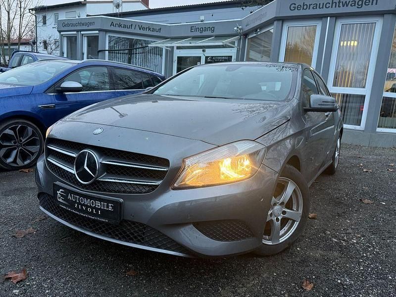 Grau Gebraucht 2013 Mercedes A180 Limousine | 7.990 € (Superpreis) - Bild 1/4