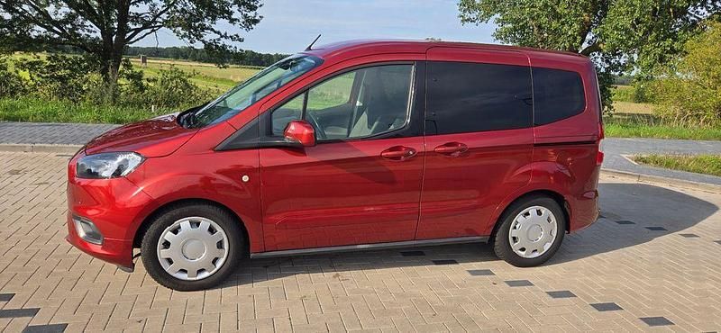Rot Gebraucht 2019 Ford Tourneo Courier Trend Van / Kleinbus | 8.000 € (Guter Preis) - Bild 1/4