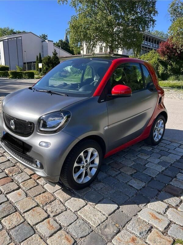 Grau Gebraucht 2018 Smart ForTwo Coupé Passion Coupé | 14.500 € (Fairer Preis) - Bild 1/4