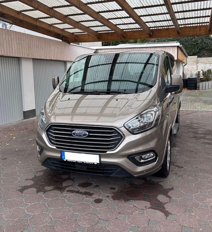 Beige Gebraucht 2022 Ford Tourneo Titanium Van / Kleinbus | 32.499 € (Guter Preis) - Bild 1/4
