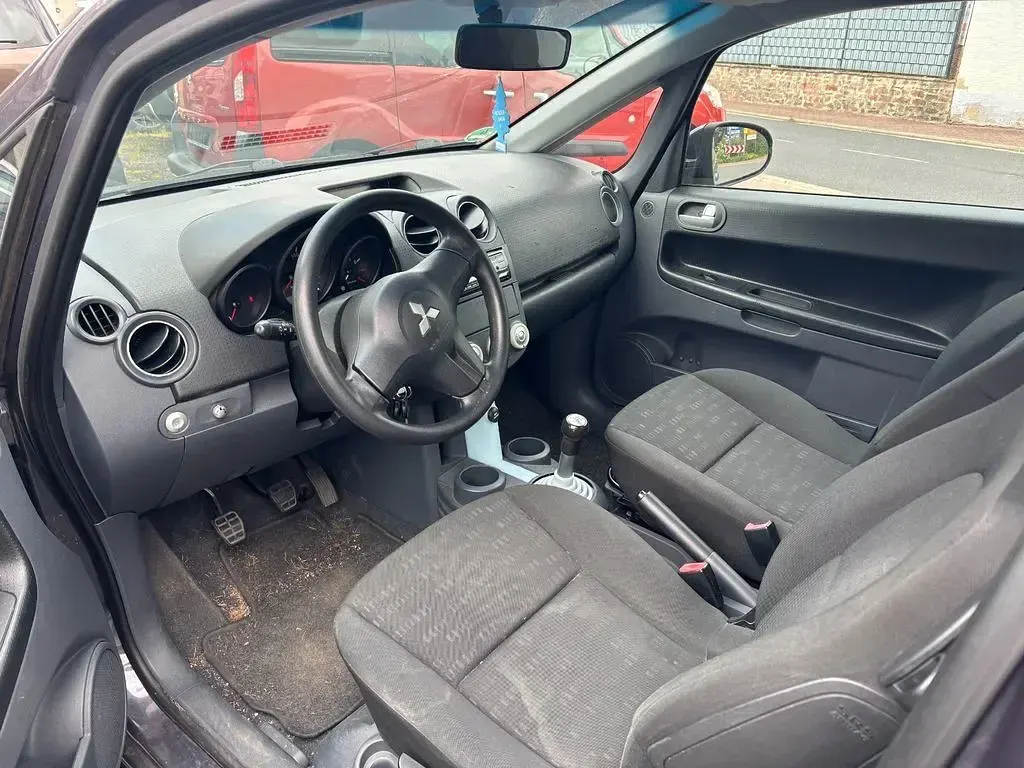 Gebraucht Mitsubishi Colt Invite 95 PS (69 kW) 2006 Grau Kleinwagen