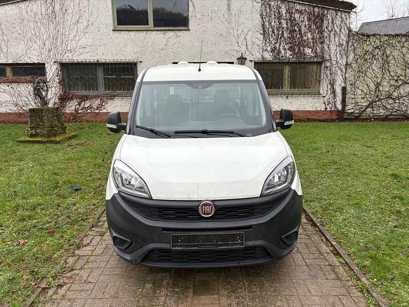 Weiß Gebraucht 2018 Fiat Doblò Basis Van / Kleinbus | 4.900 € (Superpreis) - Bild 1/4