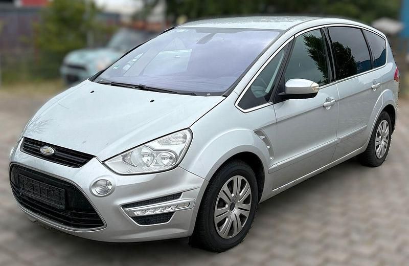 Silber Gebraucht 2011 Ford S-MAX Titanium Van / Kleinbus | 5.500 € (Guter Preis) - Bild 1/4