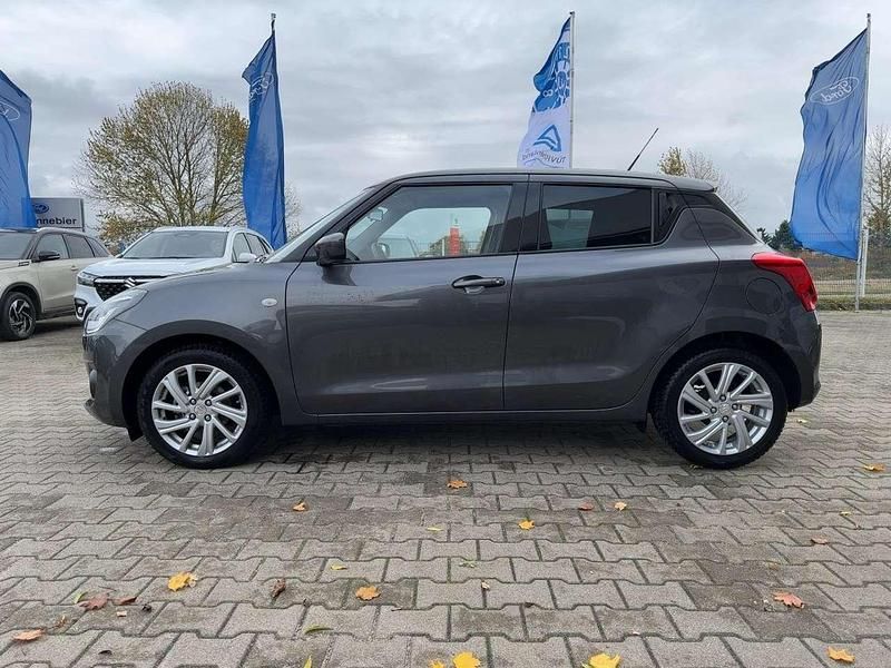 Gebraucht Suzuki Swift Comfort 83 PS (61 kW) 2023 Mineral gray metallic (zmw) Kleinwagen