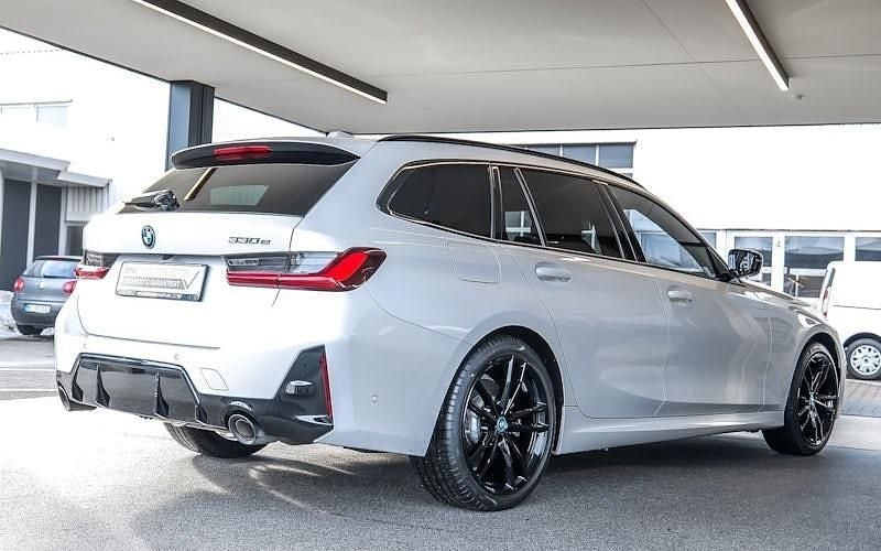 Gebraucht BMW 330e Shadowline 292 PS (214 kW) 2024 Weiß Kombi
