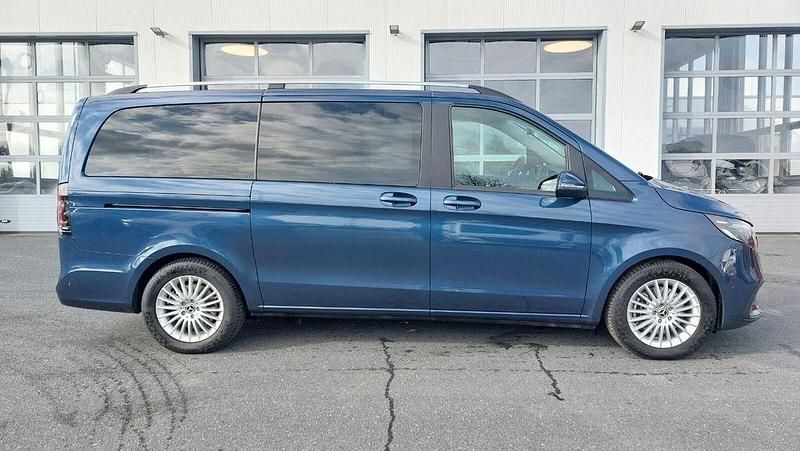 Gebraucht Mercedes V300 Style 237 PS (174 kW) 2025 Sodalithblau met. Van / Kleinbus