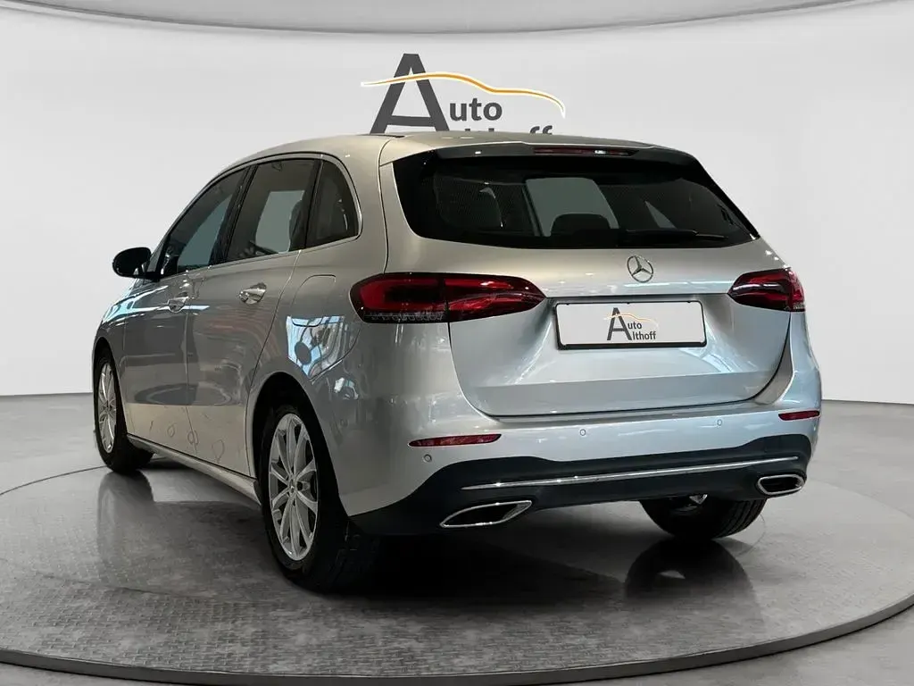 Gebraucht Mercedes B200 163 PS (119 kW) 2022 Silber Kleinwagen