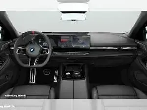 Neu BMW i5 442 kW (601 PS) 2026 Schwarz (saphirschwarz) Kombi