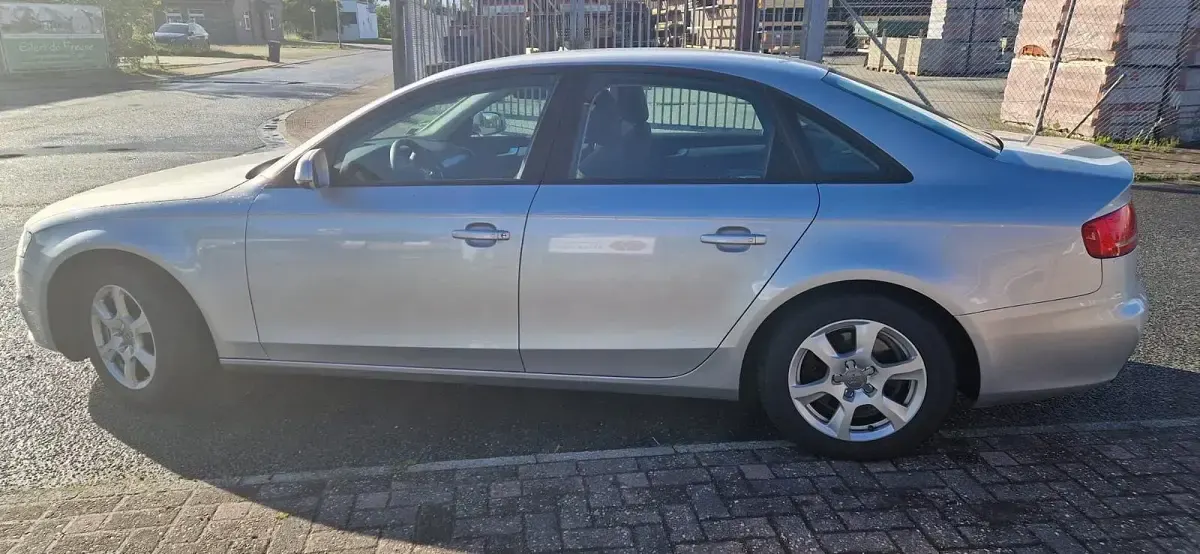 Gebraucht Audi A4 Ambition 160 PS (117 kW) 2009 Grau Limousine