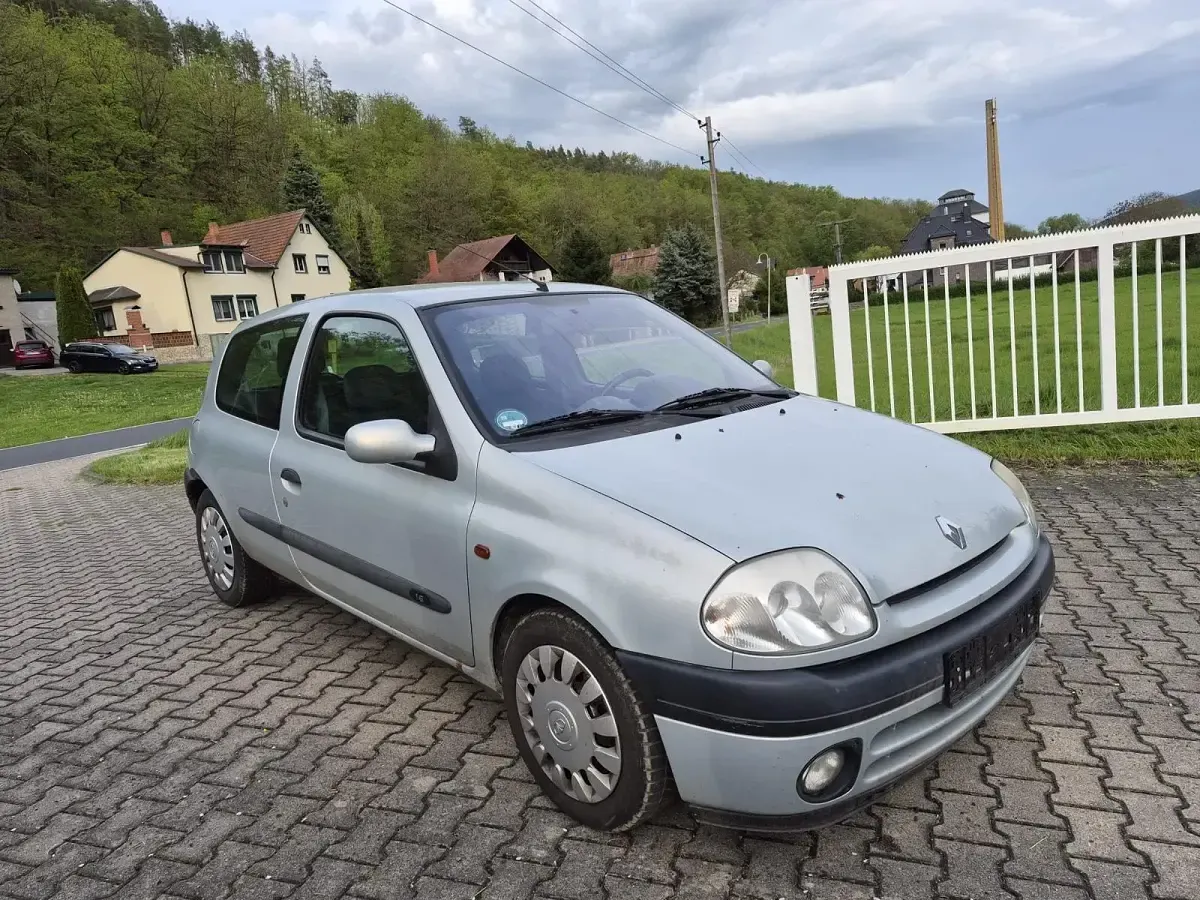 Gebraucht Renault Clio II 105 PS (77 kW) 2000 Silber Kleinwagen