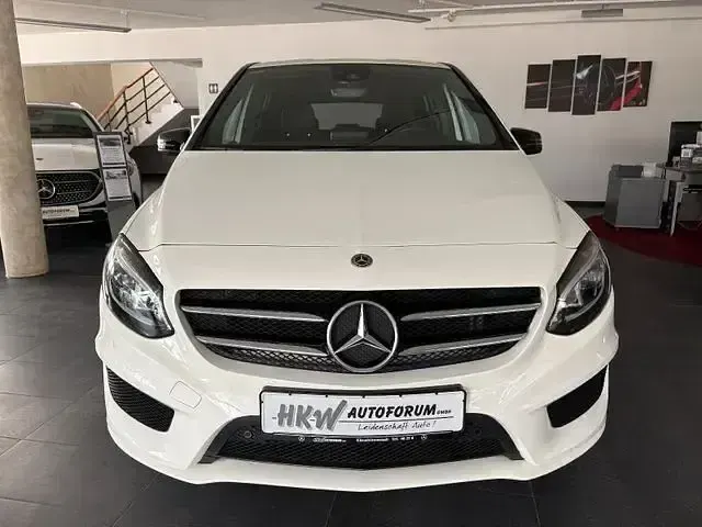 Gebraucht Mercedes B220 AMG 184 PS (135 kW) 2018 Weiß Van / Kleinbus