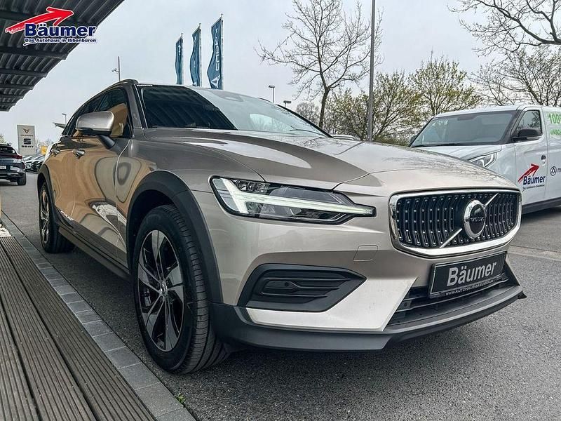 Gebraucht Volvo V60 CC Plus 197 PS (144 kW) 2023 Beige Kombi