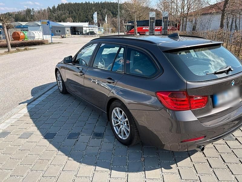 Gebraucht BMW 320 184 PS (135 kW) 2014 Braun Kombi