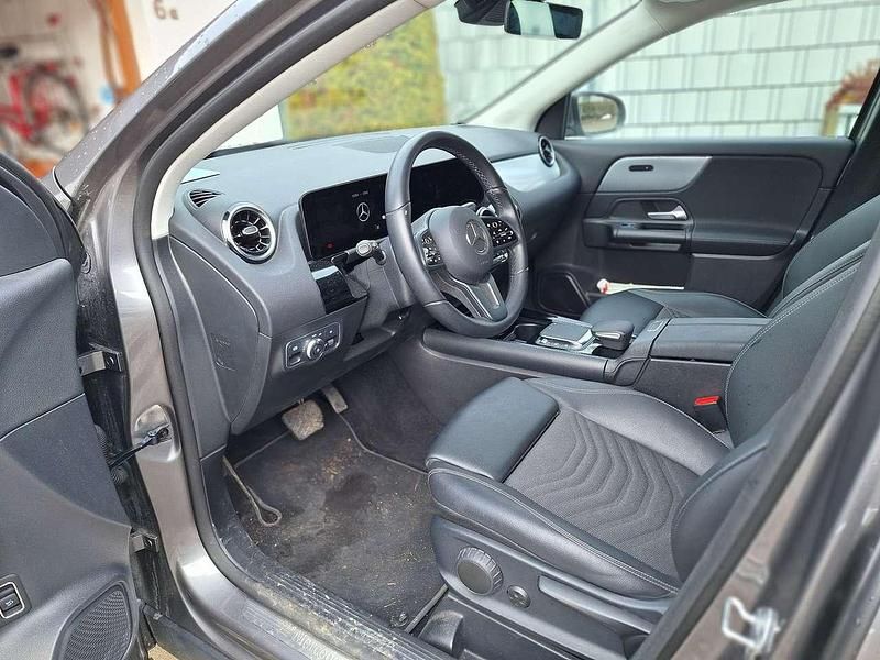 Gebraucht Mercedes GLA250 160 PS (117 kW) 2023 Grau SUV