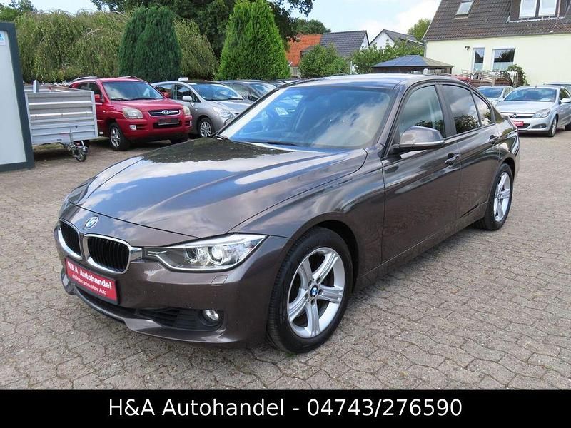 Gebraucht BMW 330 Comfort Edition 258 PS (189 kW) 2013 Braun Limousine
