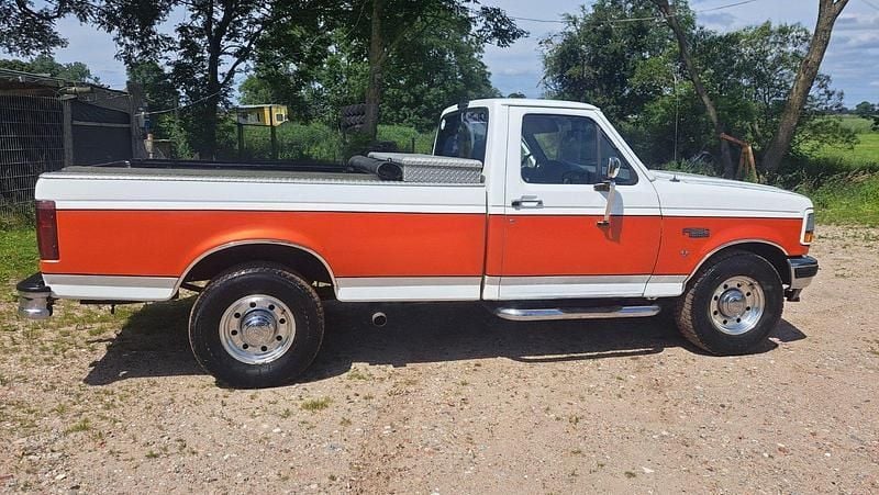Weiß Gebraucht 1997 Ford F250 SUV | 15.499 € - Bild 1/4