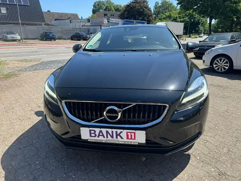 Gebraucht Volvo V40 Kinetic 152 PS (111 kW) 2018 Schwarz Limousine