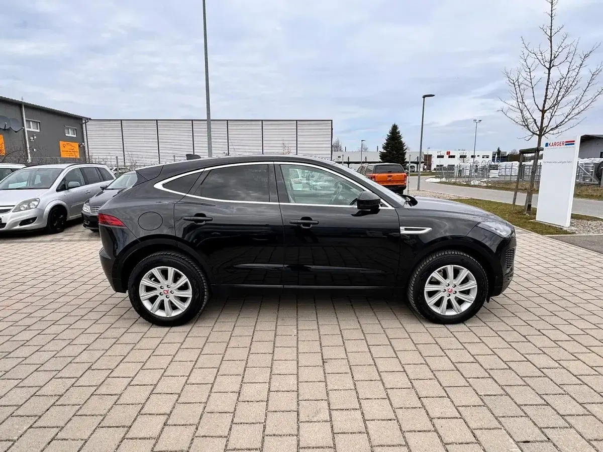Käytetty Jaguar E-Pace S 241 HP (177 kW) 2018 Musta Katumaasturi
