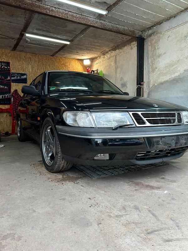 Second-hand Saab 900 185 CP (136 kW) 1994 Negru Coupe