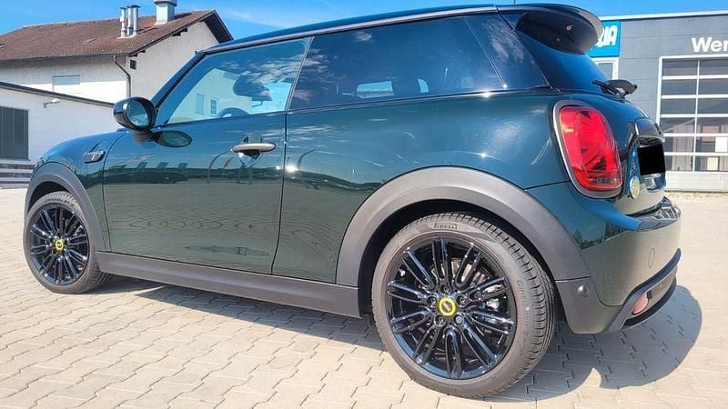 Grün Gebraucht 2022 Mini Cooper SE Resolute Edition Kleinwagen | 19.850 € (Fairer Preis) - Bild 1/4