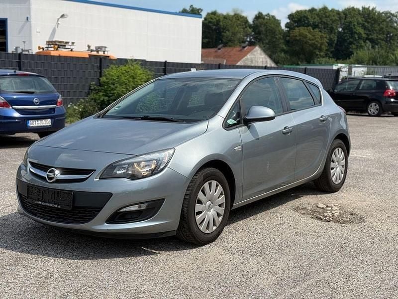 Silber Gebraucht 2015 Opel Astra Selection Limousine | 4.500 € (Guter Preis) - Bild 1/4