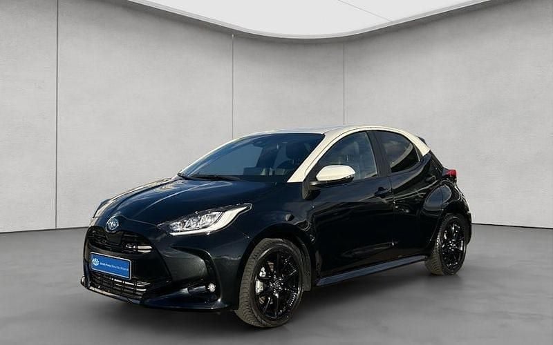 Schwarz Gebraucht 2022 Toyota Yaris Hybrid Style Limousine | 19.990 € (Fairer Preis) - Bild 1/4