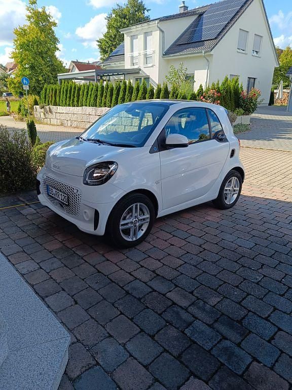Weiß Gebraucht 2023 Smart ForTwo Electric Drive Premium Coupé | 13.590 € (Superpreis) - Bild 1/4