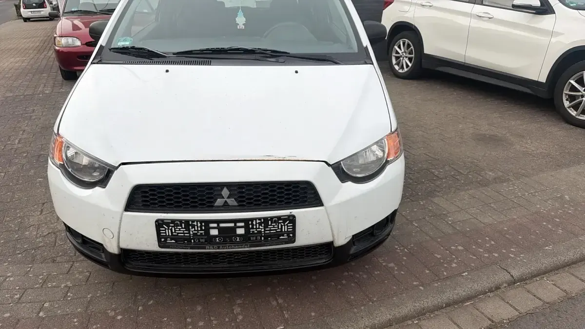 Gebraucht Mitsubishi Colt 75 PS (55 kW) 2012 Weiß Kleinwagen