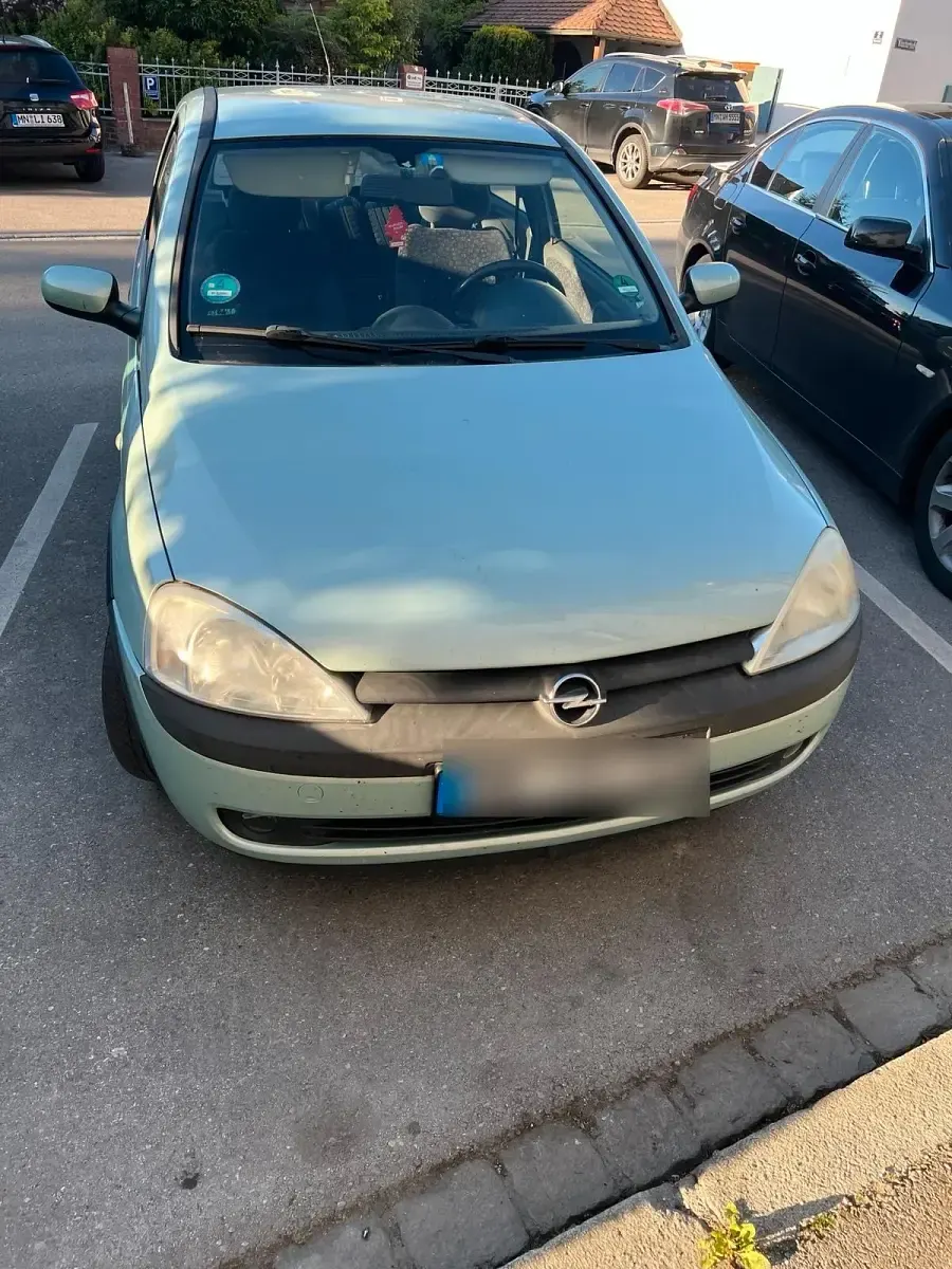 Używany Opel Corsa 55 KM (40 kW) 2000 Andere farben Sedan/Limuzyna