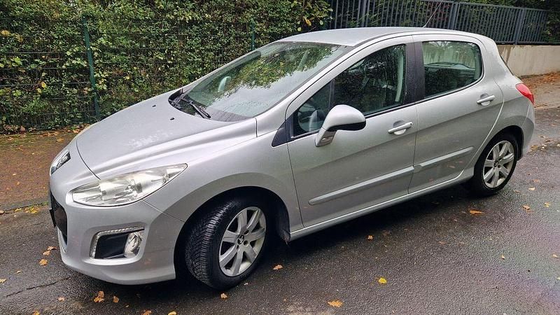 Silber Gebraucht 2011 Peugeot 308 Limousine | 4.400 € (Fairer Preis) - Bild 1/4