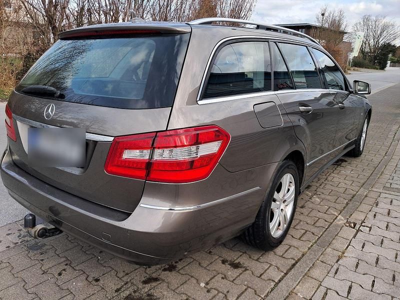 Gebraucht Mercedes 220 170 PS (125 kW) 2011 Kombi