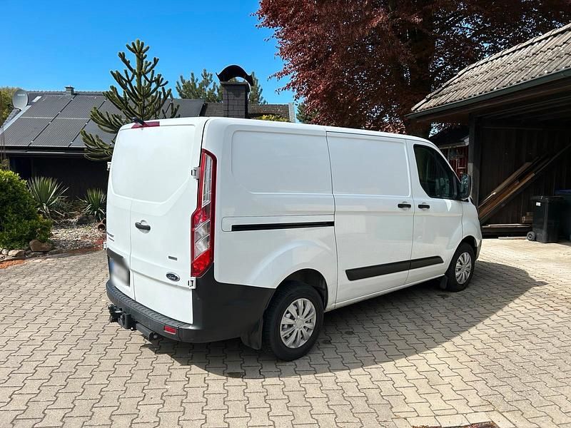 Gebraucht Ford Transit 105 PS (77 kW) 2018 Weiß Van