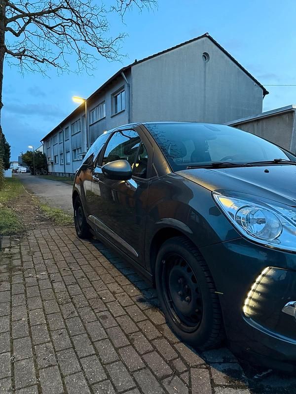 Gebraucht Citroën DS3 110 PS (80 kW) 2014 Grau Kleinwagen