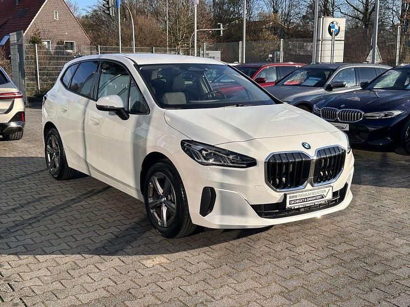Gebraucht BMW 220 Active Tourer 170 PS (125 kW) 2025 Alpinweiß Van / Kleinbus