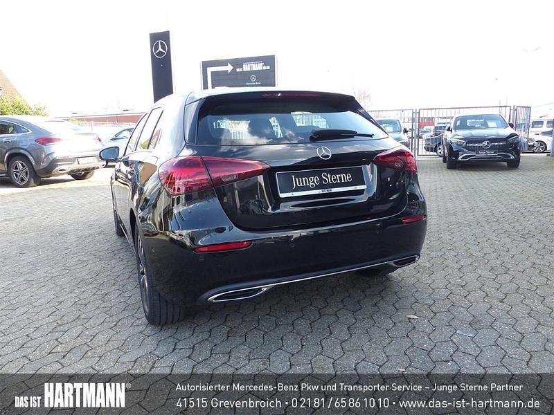 Gebraucht Mercedes A180 Progressive 116 PS (85 kW) 2023 Kosmosschwarz metallic Limousine