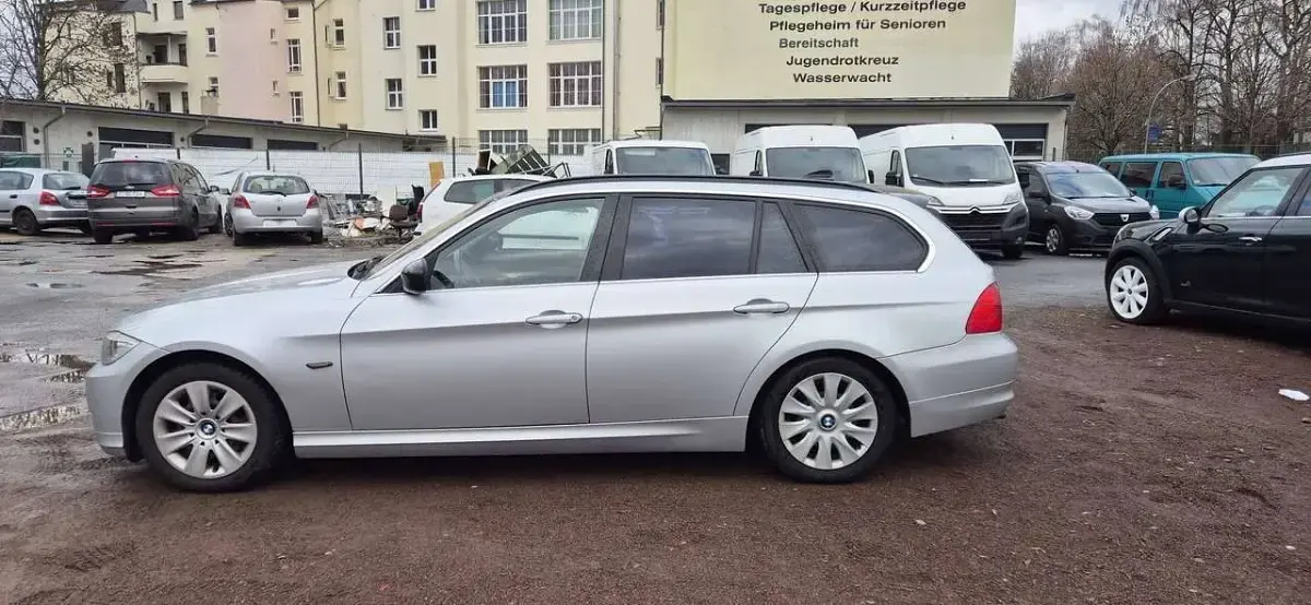 Gebraucht BMW 320 170 PS (125 kW) 2011 Titansilber metallic Kombi