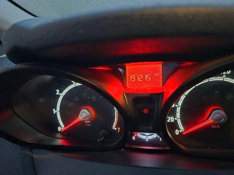 Gebraucht Ford Fiesta 60 PS (44 kW) 2012 Weiß Kleinwagen